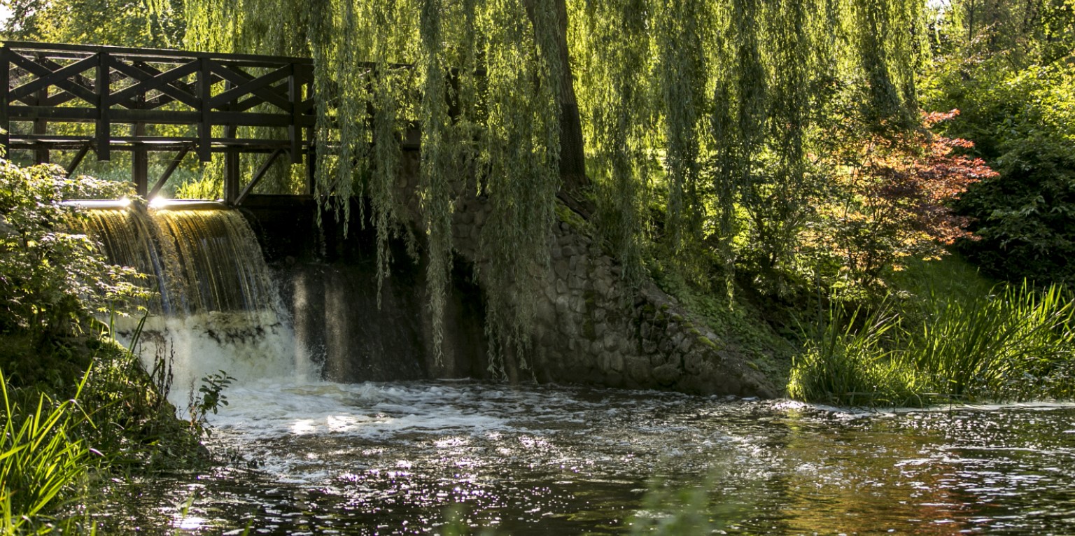 palác zámek hotel restaurace ubytování apartmány pokoje v Polsku Mazury