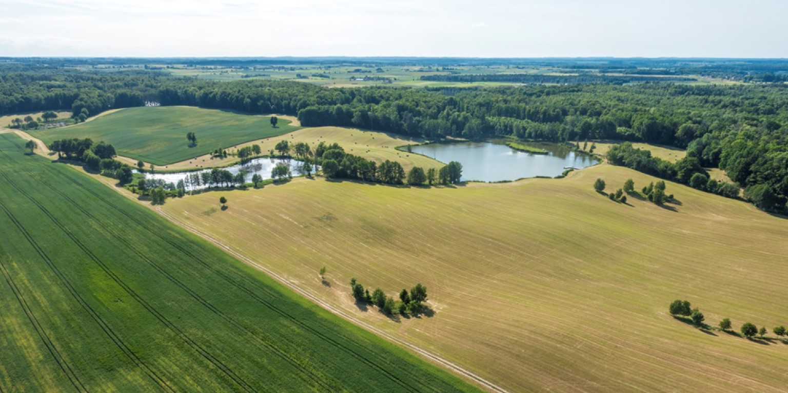 palác zámek hotel restaurace ubytování apartmány pokoje v Polsku Mazury