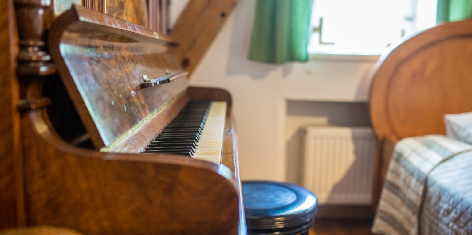 palác zámek hotel restaurace ubytování apartmány pokoje v Polsku Mazury